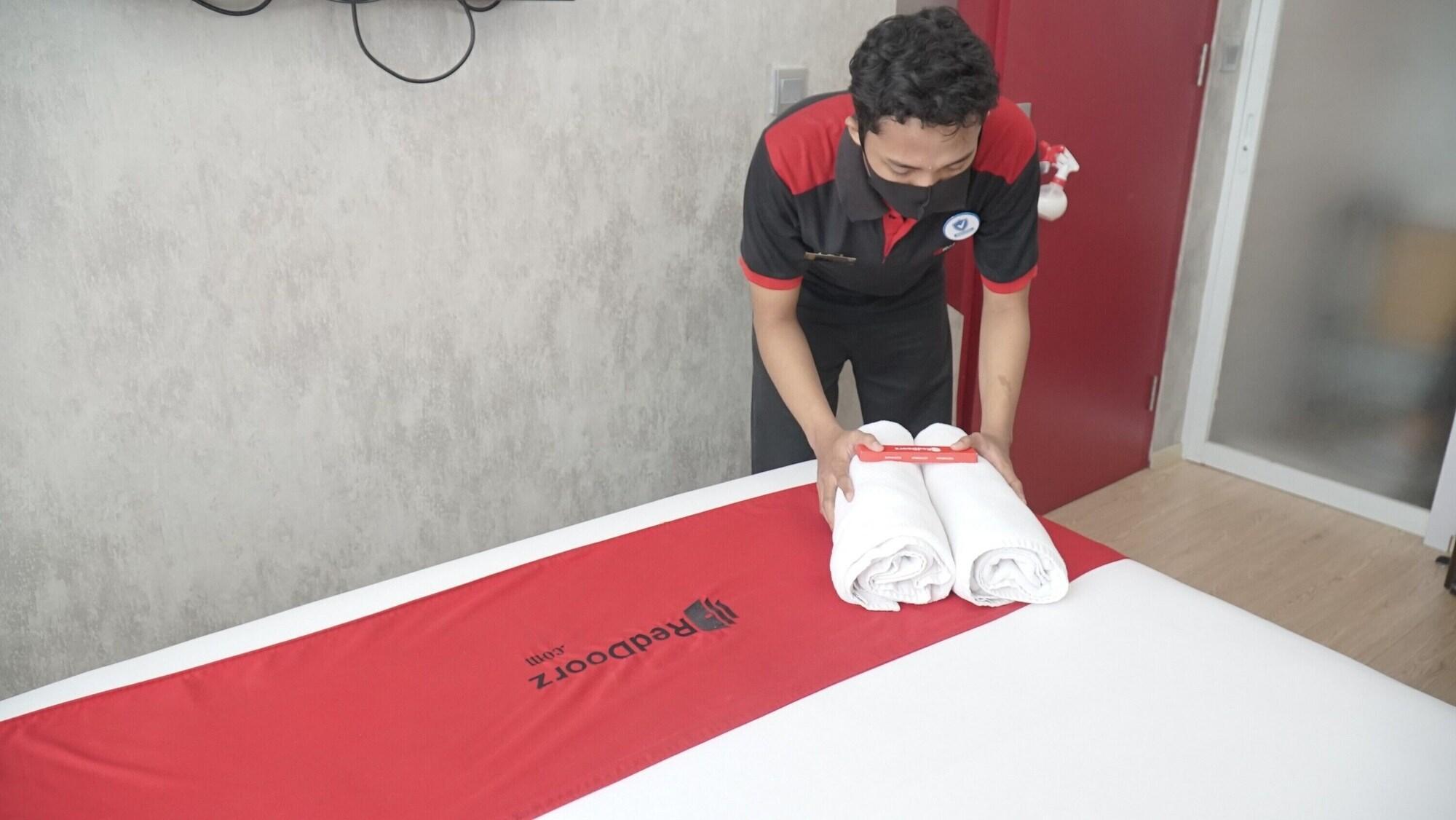 Reddoorz Plus @ Sawah Besar Jakarta Buitenkant foto