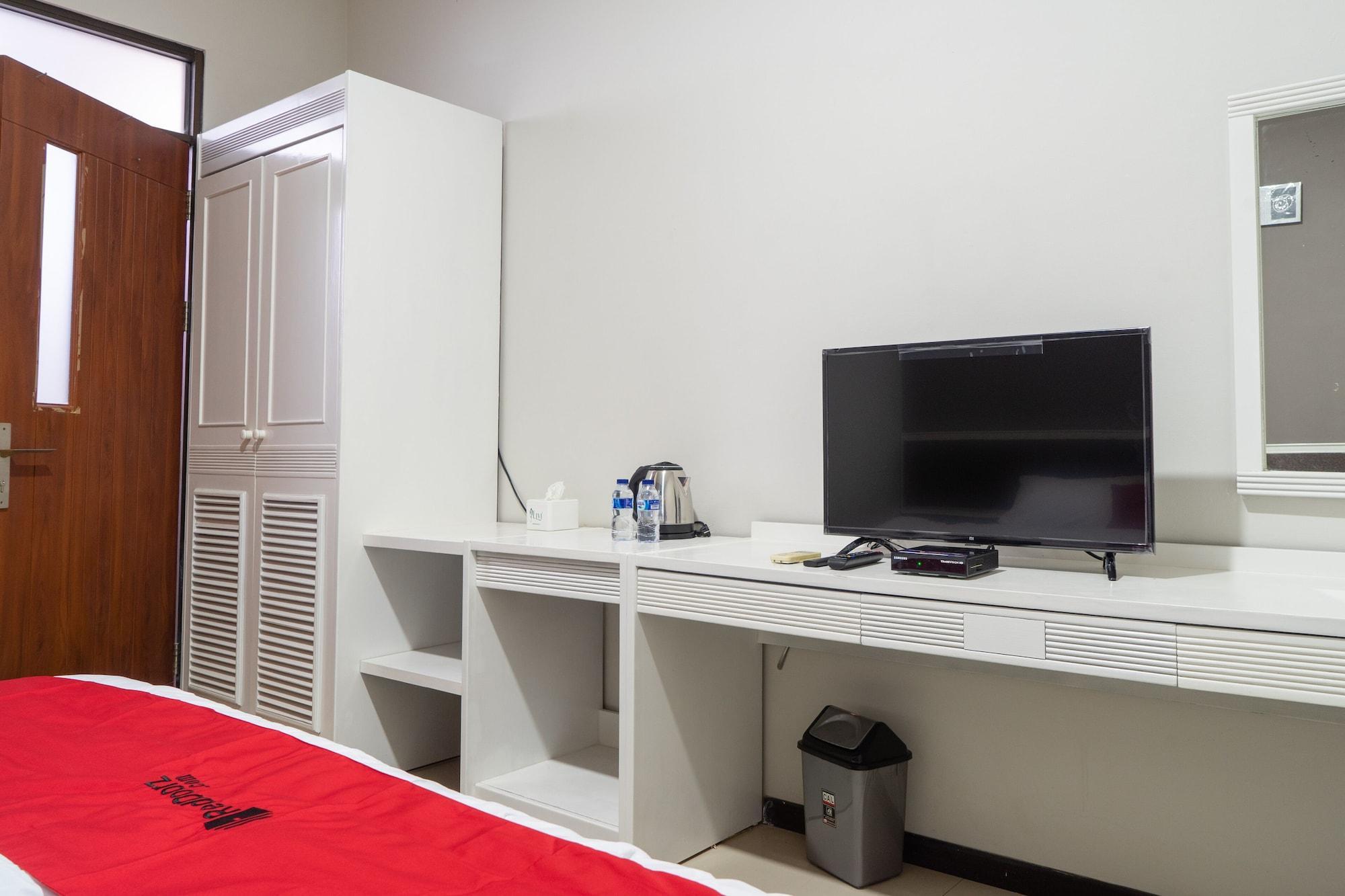 Reddoorz Plus @ Sawah Besar Jakarta Buitenkant foto