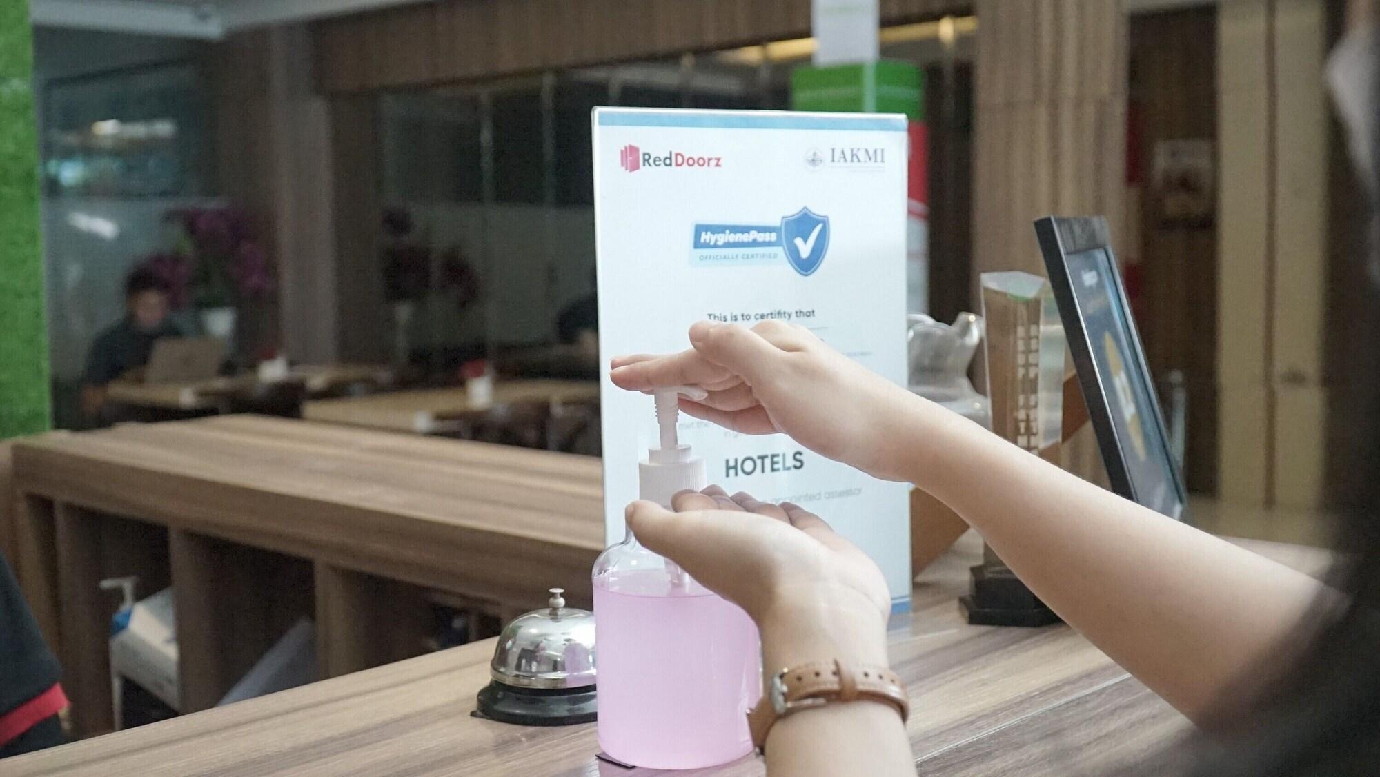 Reddoorz Plus @ Sawah Besar Jakarta Buitenkant foto